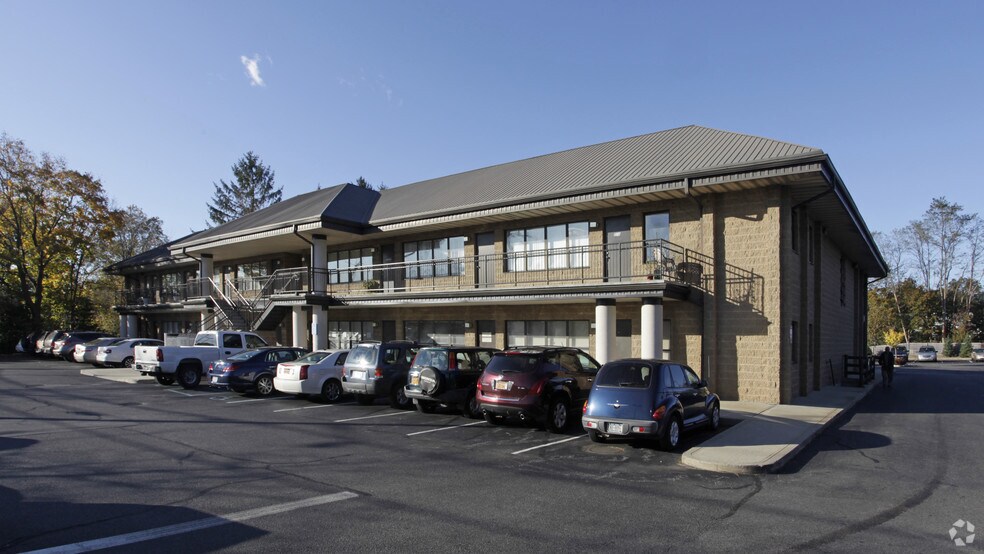 175 E Main St, Huntington, NY à louer - Photo de l’immeuble – Image 3 sur 7