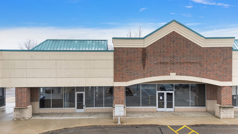 48884-48884 Romeo Plank Rd, Macomb, MI à louer - Photo de l’immeuble – Image 2 sur 5