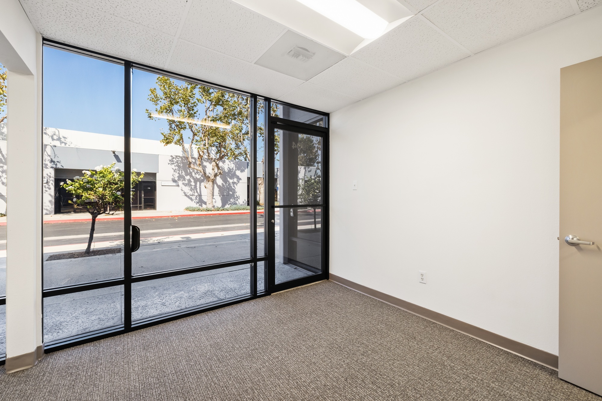 3621 W MacArthur Blvd, Santa Ana, CA à louer Photo intérieure– Image 1 sur 13