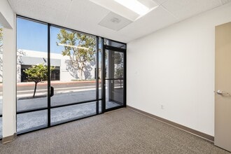 3621 W MacArthur Blvd, Santa Ana, CA à louer Photo intérieure– Image 1 sur 13