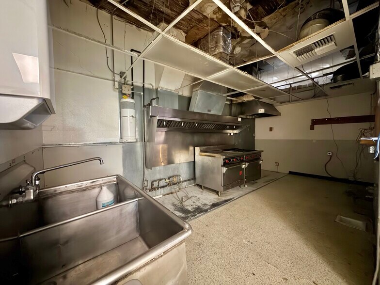 115 E Naches Ave, Selah, WA à louer - Photo de l’immeuble – Image 2 sur 17