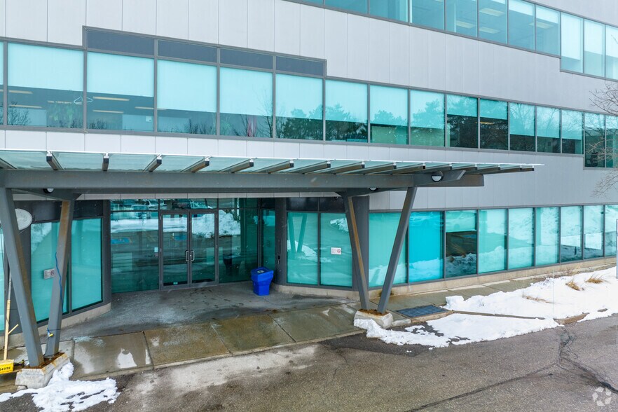 6790 Century Ave, Mississauga, ON à louer - Photo de l’immeuble – Image 3 sur 5