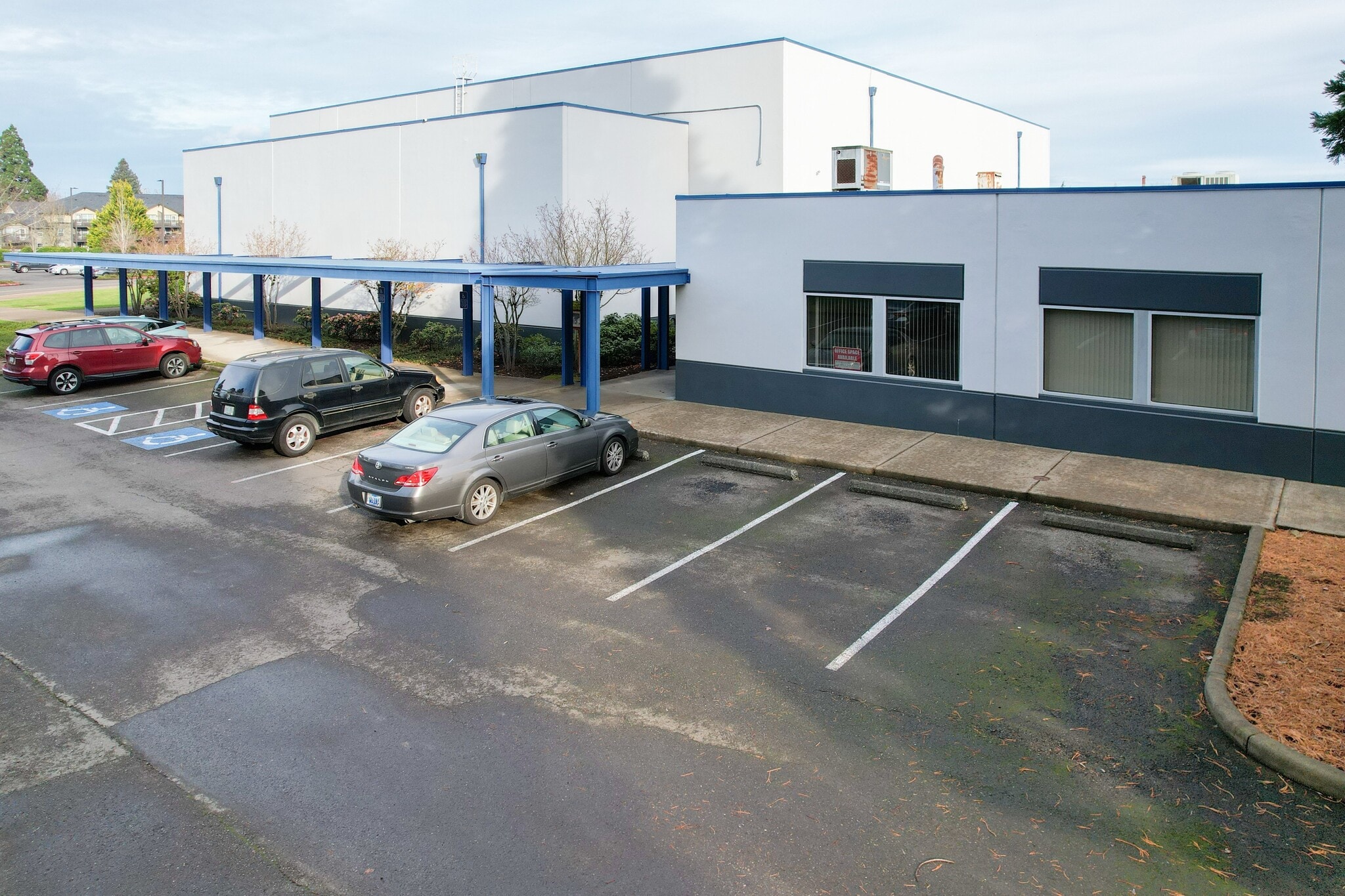 1850 45th Ave NE, Salem, OR à louer Photo de l’immeuble– Image 1 sur 27