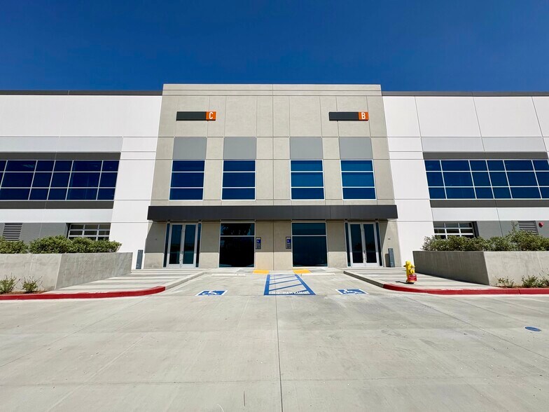 11234 Rush St, South El Monte, CA à louer - Photo de l’immeuble – Image 3 sur 15