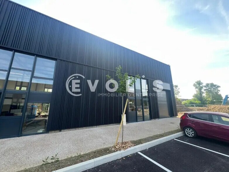 Local d’activités dans Trévoux à louer - Photo de l’immeuble – Image 2 sur 6