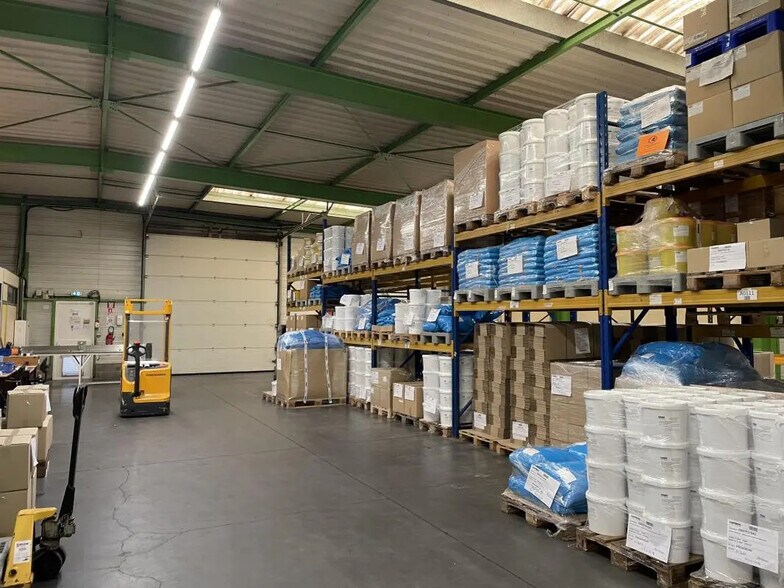 Local d’activités dans Cuincy à louer - Photo de l’immeuble – Image 2 sur 5