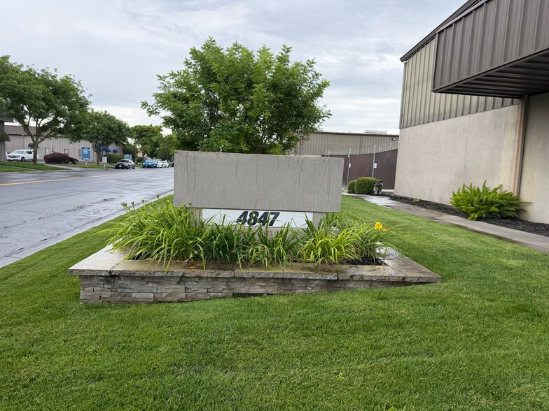 4847 Stratos Way, Modesto, CA à louer - Photo de l’immeuble – Image 3 sur 21