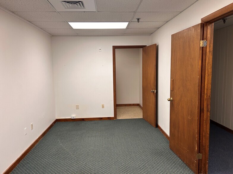 324 Wells St, Greenfield, MA à louer - Photo intérieure – Image 2 sur 5