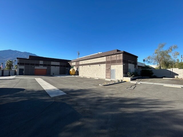 695 S Williams Rd, Palm Springs, CA à vendre - Photo de l’immeuble – Image 2 sur 31