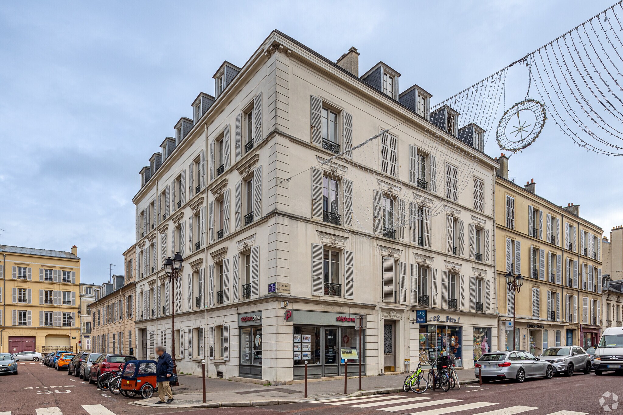 Local commercial dans Versailles à louer Photo principale– Image 1 sur 3