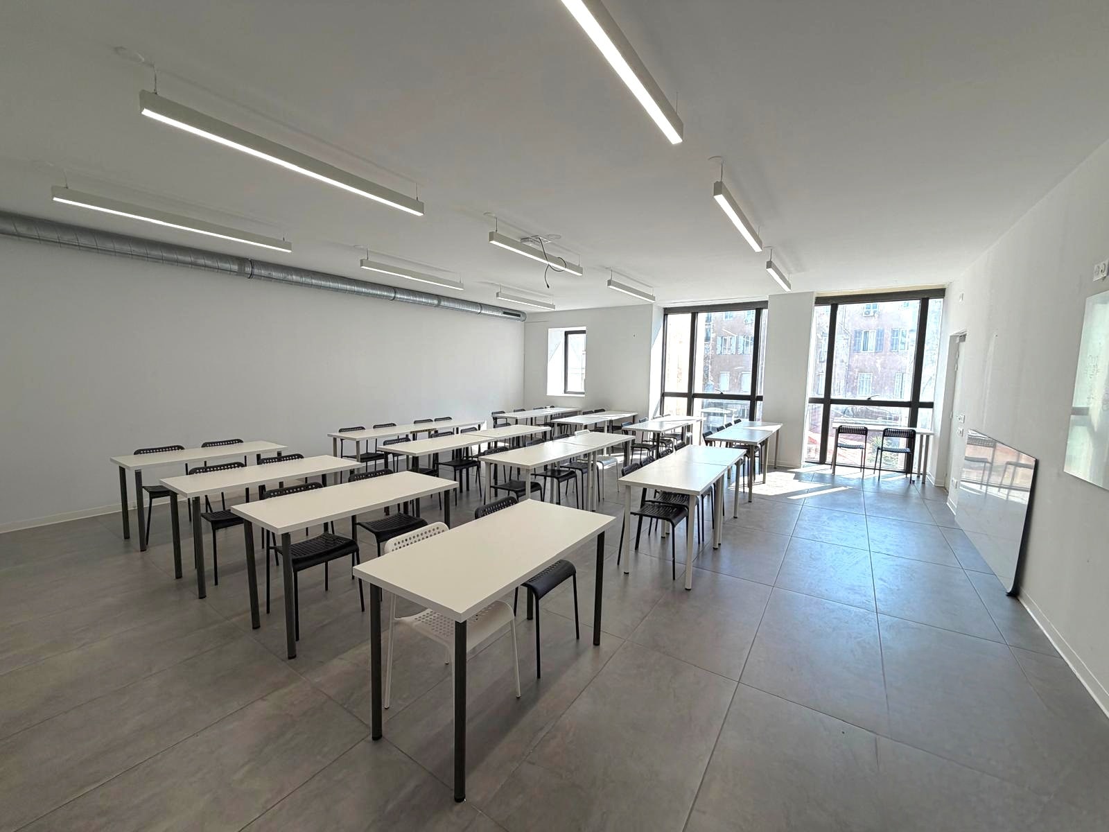 56 Rue De La Joliette, Marseille à louer Photo intérieure– Image 1 sur 13