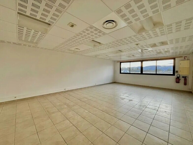 Bureau dans Mouans-Sartoux à louer - Photo intérieure – Image 2 sur 4