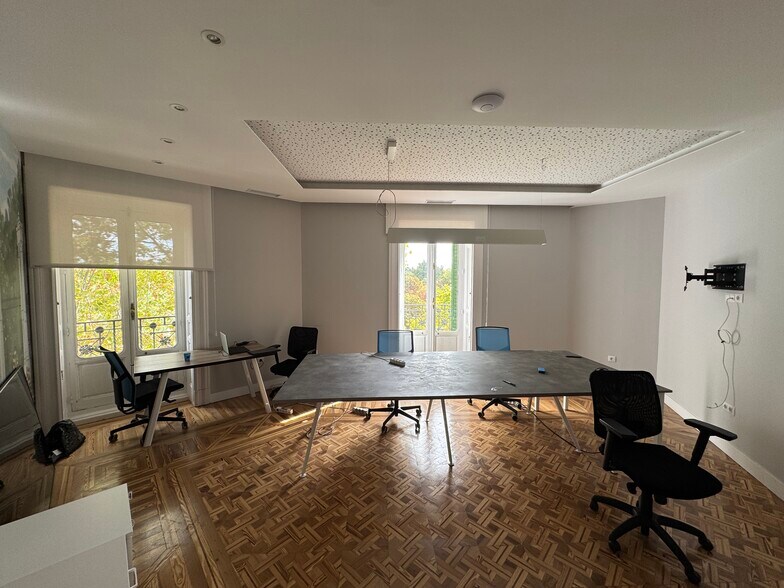 Calle de Alfonso XII, 20, Madrid, Madrid à louer - Photo de l’immeuble – Image 1 sur 12