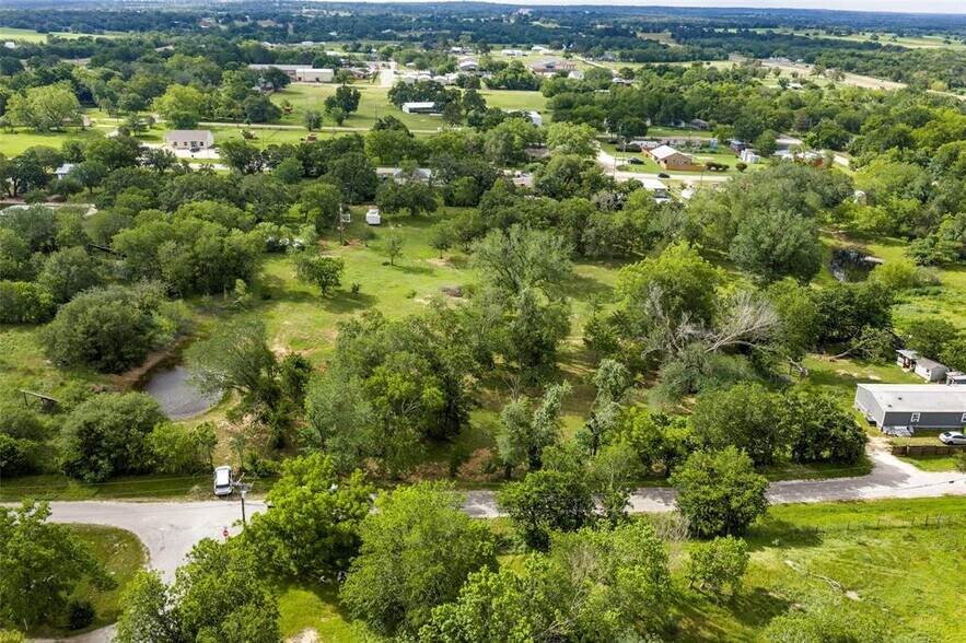 TBD Belton Street, McDade, TX à vendre - Photo de l’immeuble – Image 1 sur 25