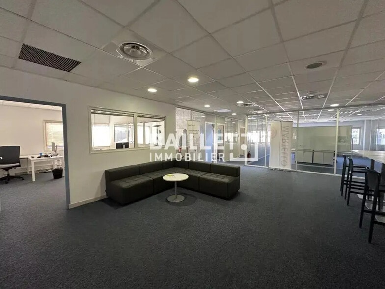 Bureau dans Villeneuve-Loubet à louer - Photo de l’immeuble – Image 1 sur 29