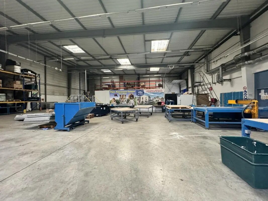 Local d’activités dans La Courneuve à louer Photo de l’immeuble– Image 1 sur 13