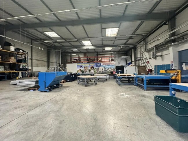 Plus de détails pour Bureau, Local d'activités à louer