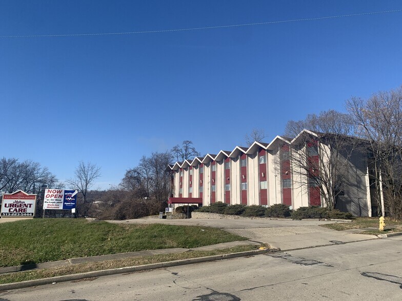 5002 Ridge Ave, Cincinnati, OH à vendre - Photo de l’immeuble – Image 3 sur 6