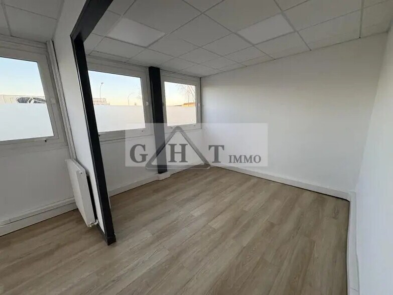Bureau dans Vaux-le-Pénil à louer - Photo intérieure – Image 3 sur 12