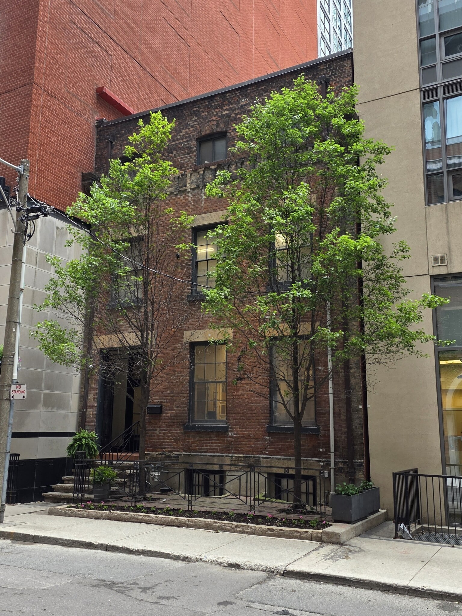 24 Mercer St, Toronto, ON à louer Photo de l’immeuble– Image 1 sur 2