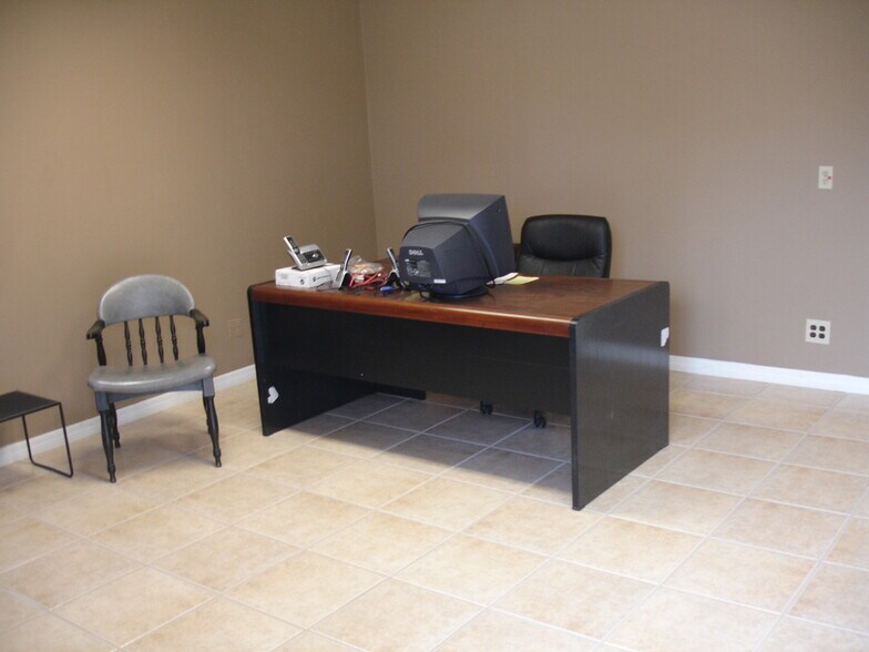 2313 30th nw court, Oakland Park, FL à louer - Photo de l’immeuble – Image 3 sur 5