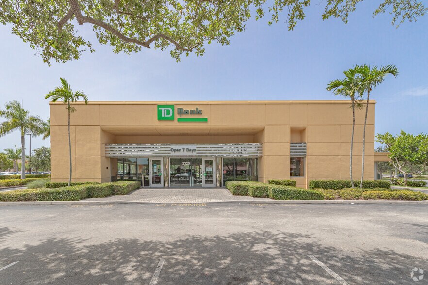 3325 W Hillsboro Blvd, Deerfield Beach, FL à louer - Photo de l’immeuble – Image 1 sur 130
