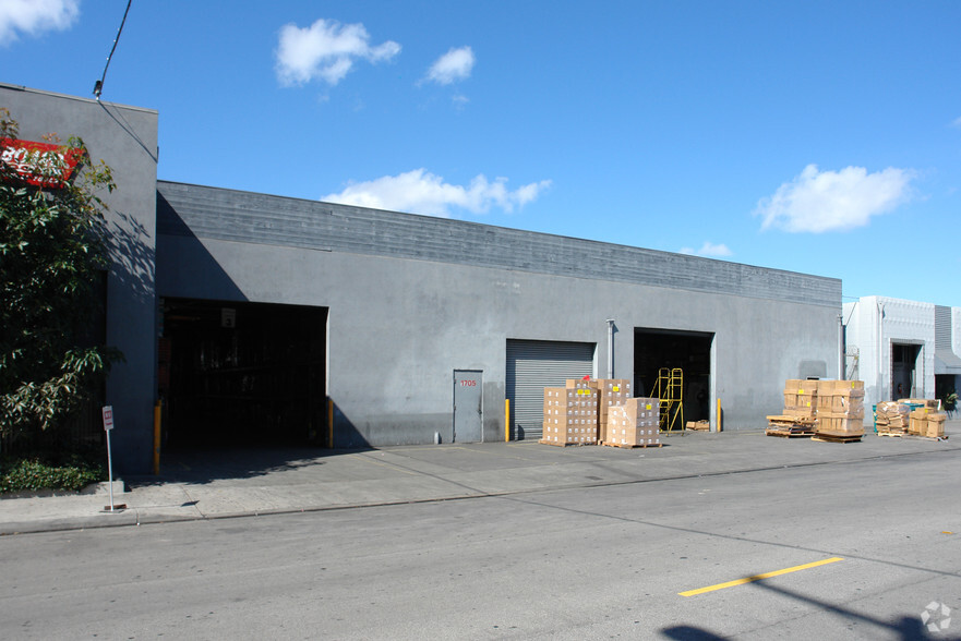 1705 Seabright Ave, Long Beach, CA à louer - Photo de l’immeuble – Image 3 sur 5