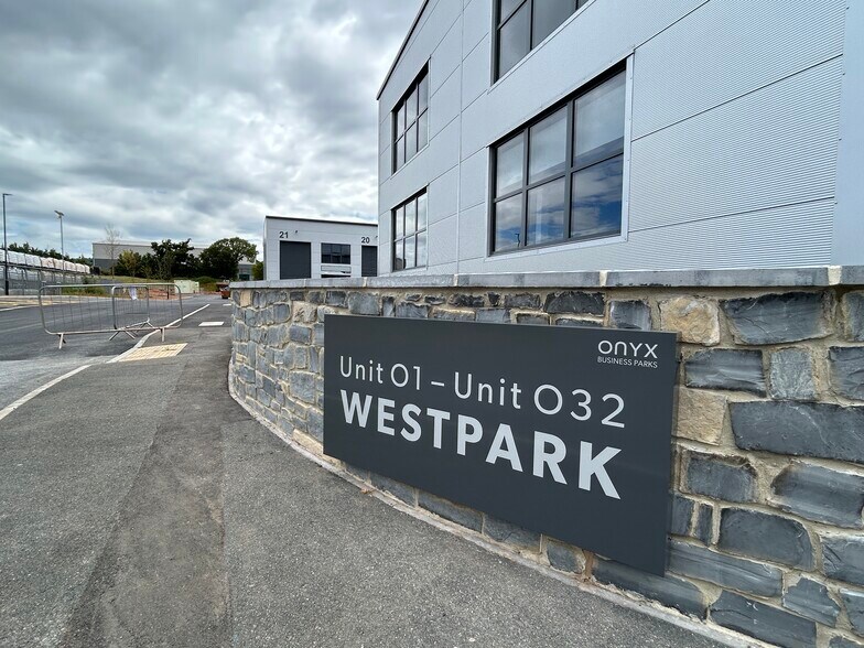 W Buckland Rd, Wellington à vendre - Photo de l’immeuble – Image 2 sur 10