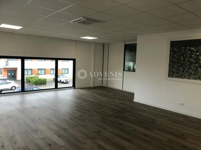 Bureau dans Meyzieu à louer - Photo de l’immeuble – Image 2 sur 12