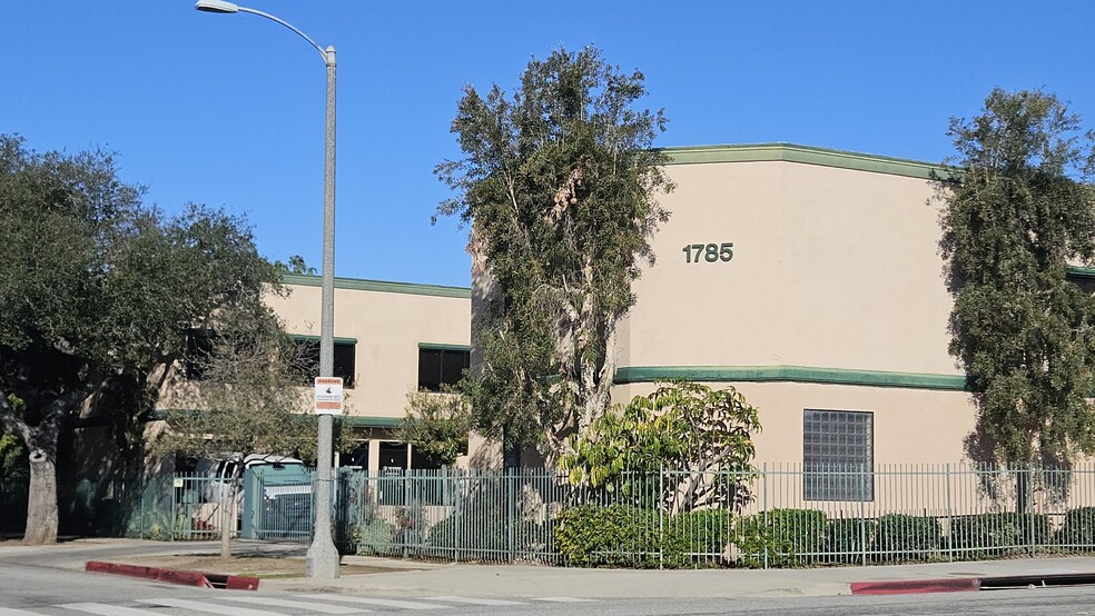 303 N Allen Ave, Pasadena, CA à vendre - Photo de l’immeuble – Image 3 sur 5