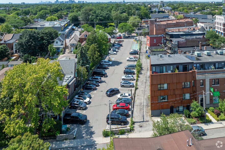2975 Dundas St W, Toronto, ON à louer - Photo de l’immeuble – Image 2 sur 2