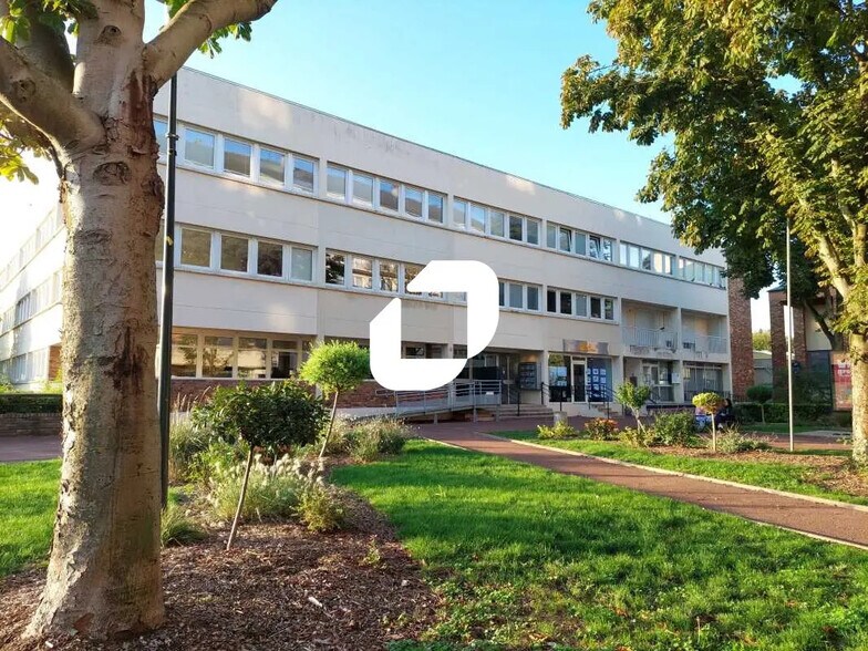 Bureau dans Maurepas à louer - Photo de l’immeuble – Image 2 sur 7