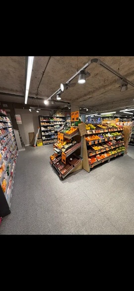 Local commercial dans Paris à louer - Photo de l’immeuble – Image 3 sur 6