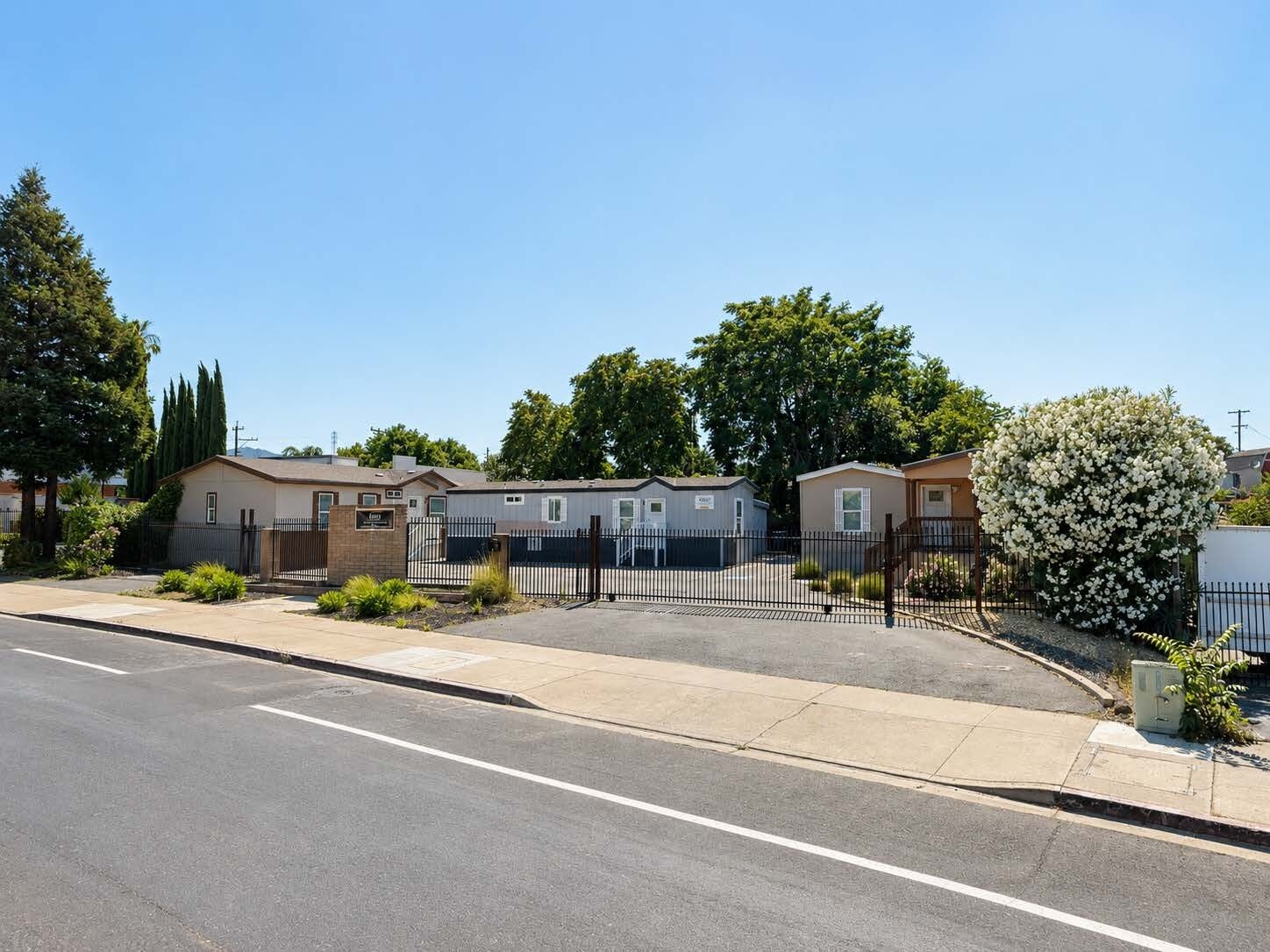 2824 Lone Tree Way, Antioch, CA à vendre Photo de l’immeuble– Image 1 sur 5