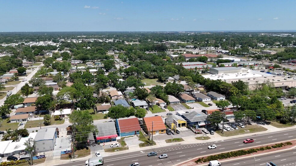 7949 Ulmerton Rd, Largo, FL à vendre - Vidéo sur l’annonce professionnelle – Image 2 sur 63