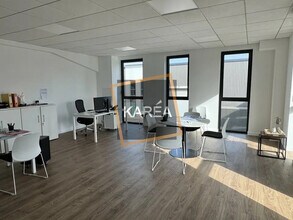 Local d’activités dans Bailly-Romainvilliers à louer Photo de l’immeuble– Image 2 sur 4