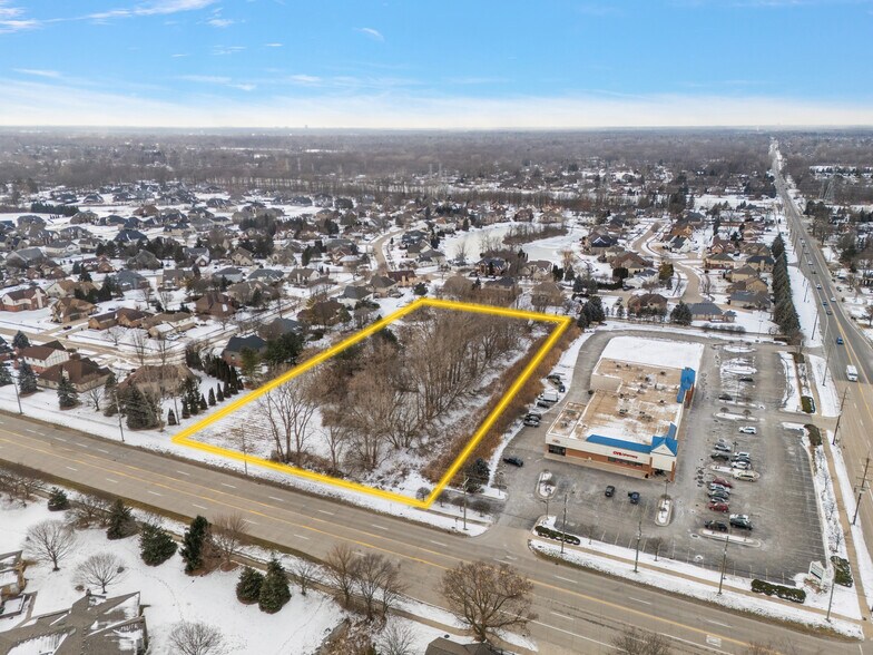48801 Schoenherr Rd, Shelby Township, MI à vendre - Photo de l’immeuble – Image 2 sur 3