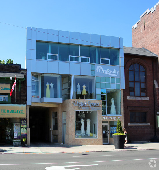 304 Danforth Ave, Toronto, ON à louer - Photo principale – Image 1 sur 3