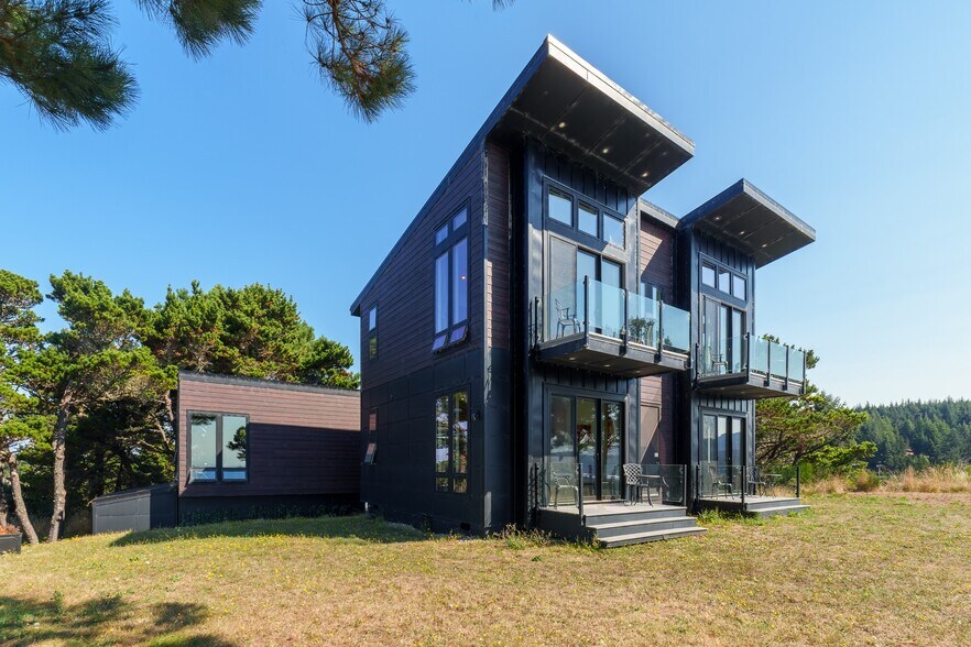 409 Jackson St, Port Orford, OR à vendre - Photo de l’immeuble – Image 2 sur 46