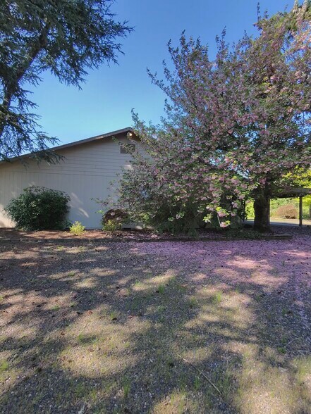 14767 Henrici Rd, Oregon City, OR à vendre - Photo de l’immeuble – Image 3 sur 4