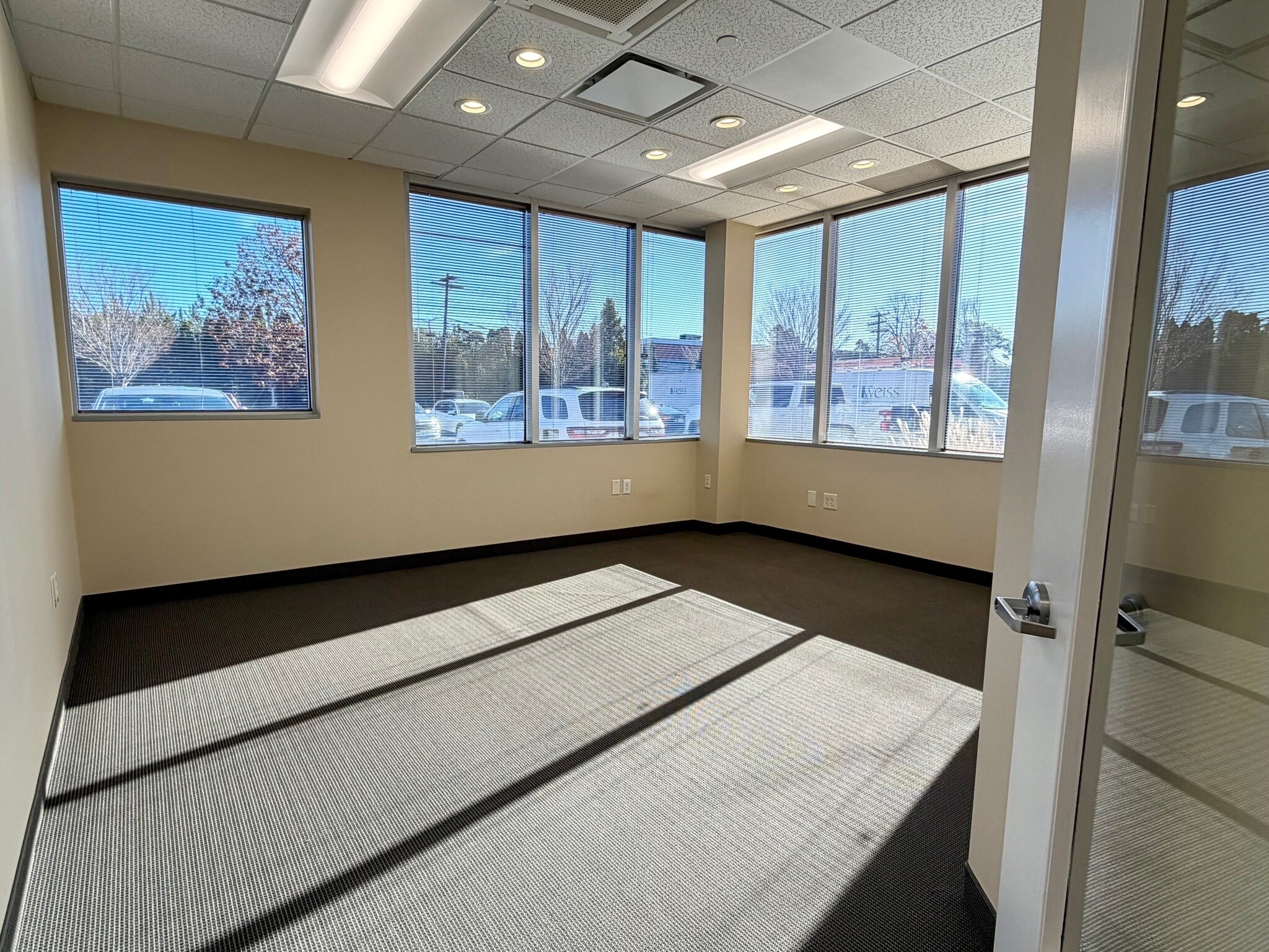 324 S Service Rd, Melville, NY à louer Photo intérieure– Image 1 sur 5