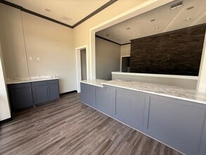6427 Highway 105, Conroe, TX à louer Photo intérieure– Image 1 sur 7
