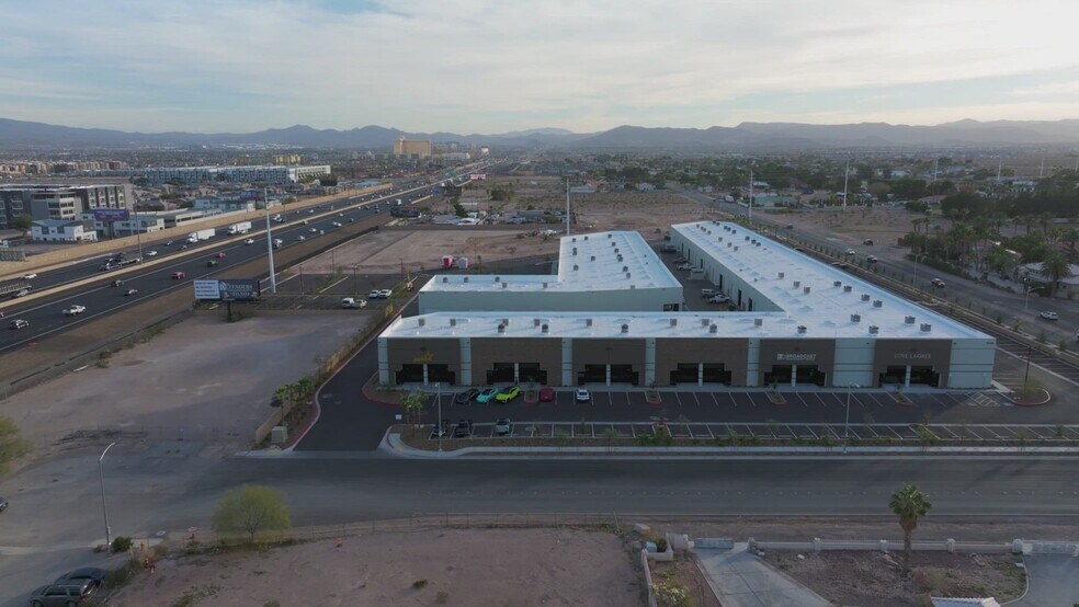 8540 Dean Martin Dr, Las Vegas, NV à louer - Vidéo sur l’annonce professionnelle – Image 3 sur 16