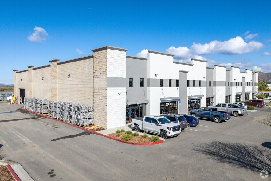 32097 Corydon Rd, Lake Elsinore, CA à louer - Photo de l’immeuble – Image 1 sur 9