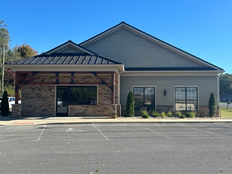 127 Crimson Cir, Martinsburg, WV à louer - Photo de l’immeuble – Image 3 sur 26