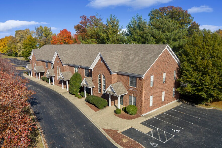 1300 Gardiner Ln, Louisville, KY à vendre - Photo de l’immeuble – Image 3 sur 29