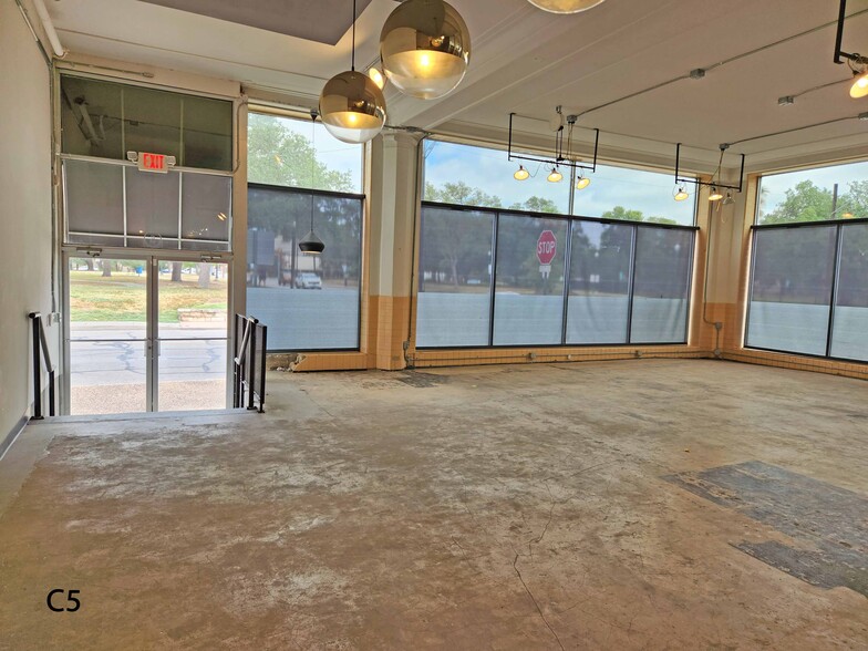 317 Lexington Ave, San Antonio, TX à louer - Photo intérieure – Image 2 sur 72