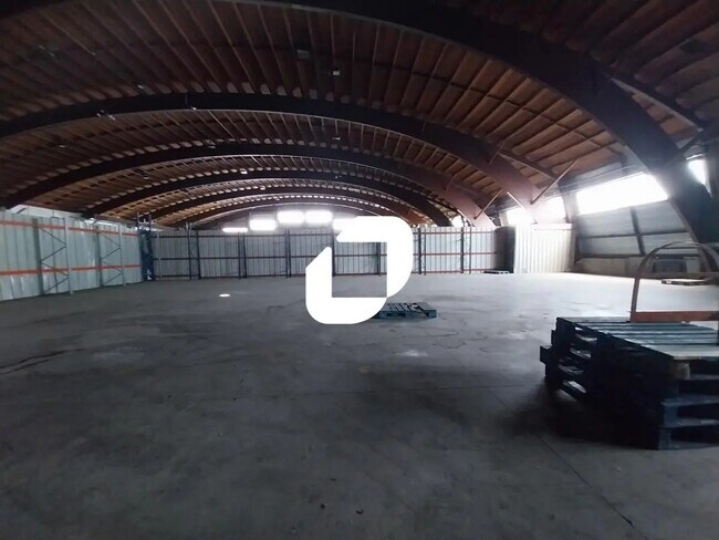 Plus de détails pour Local d'activités à louer