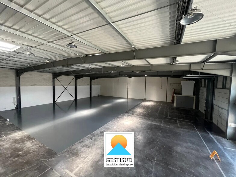 Local d’activités dans Aubagne à louer - Photo intérieure – Image 1 sur 5
