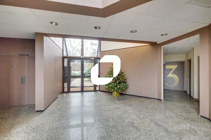 Bureau dans Montigny-le-Bretonneux à louer - Photo de l’immeuble – Image 3 sur 17